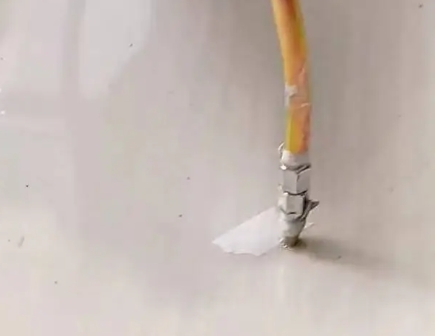 隆林瓷砖空鼓维修公司专业解答在瓷砖铺贴过程中，如果使用的砂料过粗（如全部使用了粗砂），可能会导致以下问题